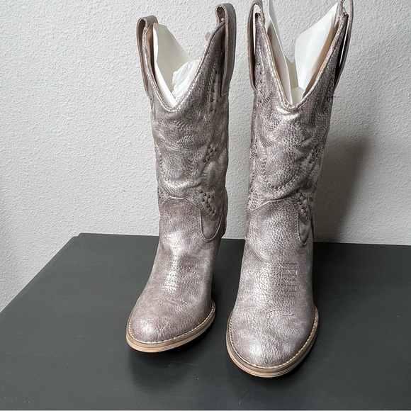 Very Volatile Wagon Wheel Western Boots, Champagne, size 6 NIB - Picture 6 of 7